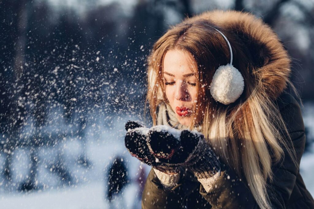 Layer clothes for winter in Canada: The ultimate guide to dressing smartly for the cold, with tips on layering and choosing the right gear for the season.
